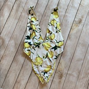 Worn once. Windsor lemon medium bathing suit